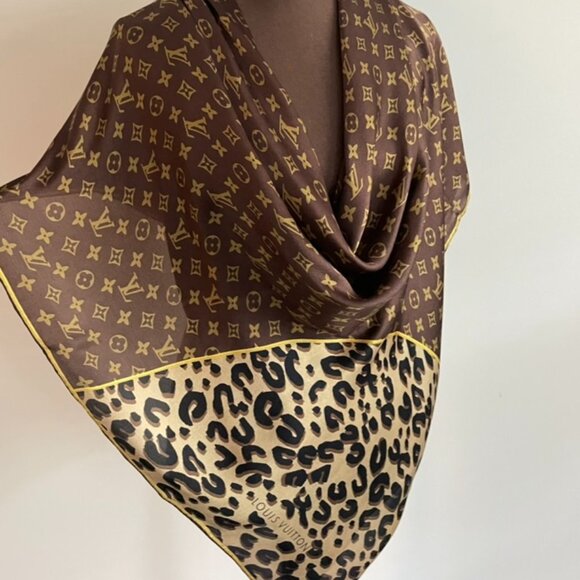 New Louis Vuitton Monogram Logo Animal Print Oversize Brown Gold Silk Wrap - Picture 1 of 15
